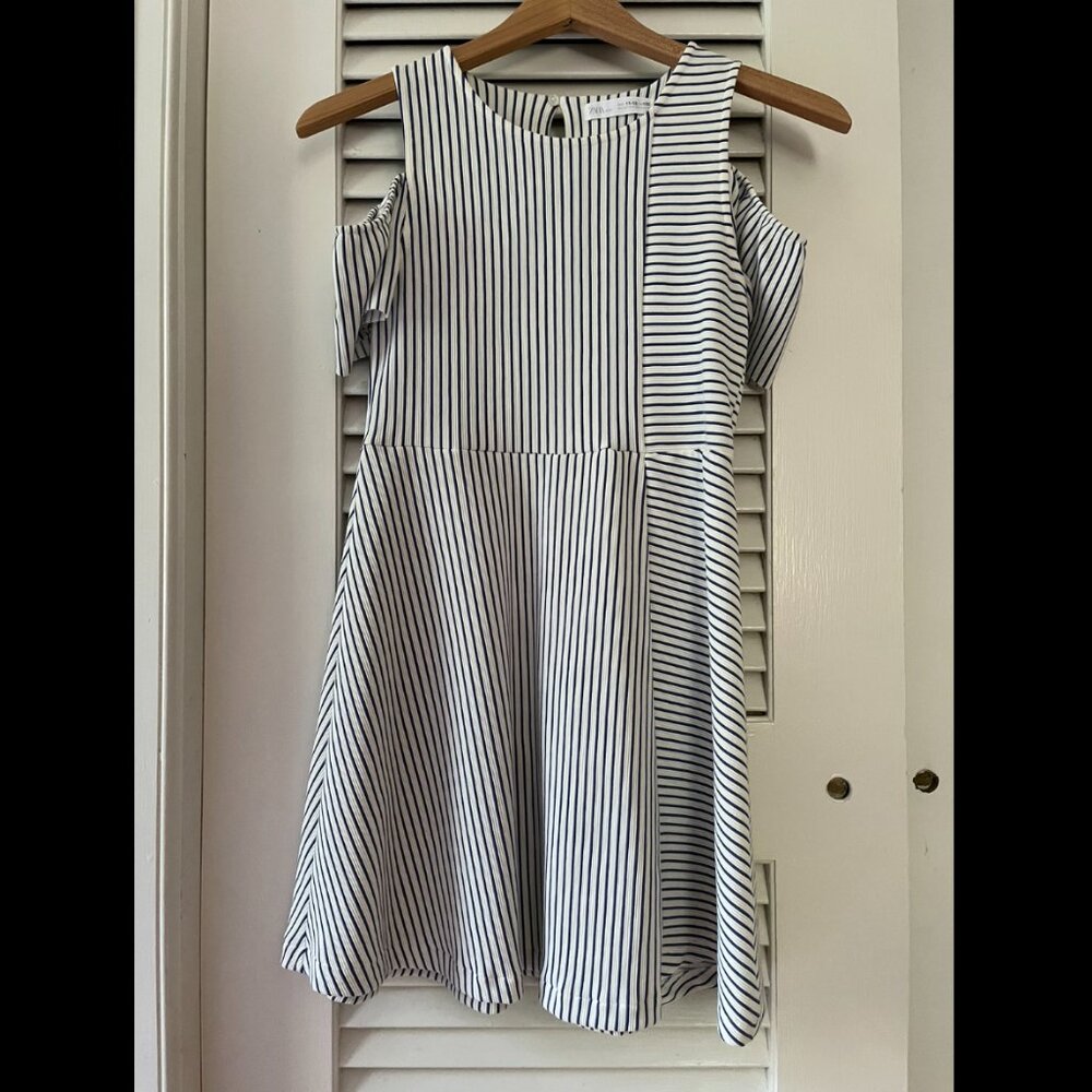 Zara girls' pinstripe off-the-shoulder mini dress (size 11-12)